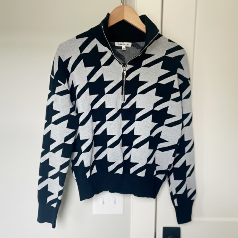Vigoss Houndstooth Quarter-Zip Cropped Sweater - Size Medium - Black & Grey